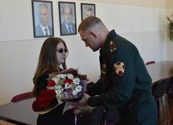 Вдове погибшего на Украине росгвардейца передали орден Мужества