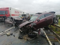 Водитель и пассажирка Мерседеса погибли в аварии на трассе