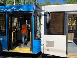 Пожилая пассажирка пострадала в столкновении троллейбуса с автобусом