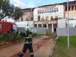 В Энгельсе в ожидании реставрации загорелся Дом офицеров