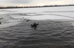 Мужчина на снегоходе провалился под лед и утонул