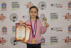 Спортсменка завоевала 2 "золота" Всероссийского турнира по шашкам