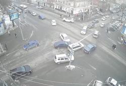 ДТП осложнило проезд перекрестка в центре Саратова