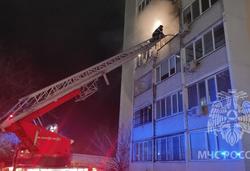 При пожаре в десятиэтажке вынесли двух пьяных мужчин