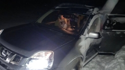 Ночью в снежном заносе застряла машина с тремя детьми