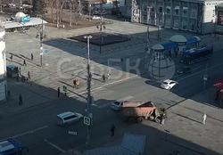 Женщина едва не попала под "КАМАЗ" на проспекте Столыпина