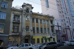 Чиновники восемь раз пытались продать Дом Яхимовича