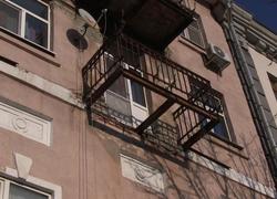 На проспекте Столыпина рушатся балконы