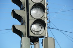 Для активизации трафика на перекрестке отключен светофор