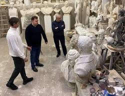 Скульпторы показали отреставрированный бюст Гоголя