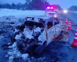 Двое на "Фольксвагене" травмировались в аварии с "ГАЗелью"