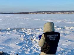 Пожилой рыбак погиб, провалившись под лед