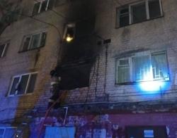 Ночью из загоревшейся пятиэтажки эвакуировали 20 человек