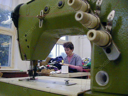 На швейные фабрики предложено устраивать мигрантов
