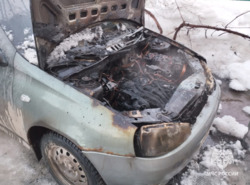 Автомобилист пытался потушить загоревшуюся "Калину" и получил ожоги