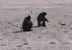 Горожане игнорируют запрет выхода на лед Волги