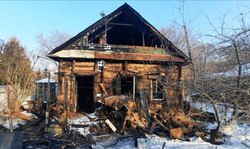В Ленинском районе пожарные тушили деревянный дом