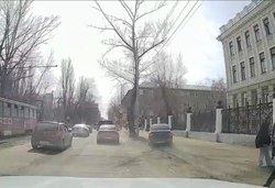 Водителя "Гранты" оштрафовали за опасную езду по тротуару