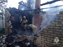 Сгорел дом на четыре квартиры, погиб жилец