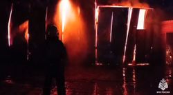 В Саратове горела станция техобслуживания, пострадал мужчина