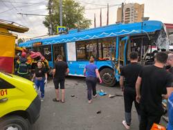 В ДТП с троллейбусом пострадали 9 человек