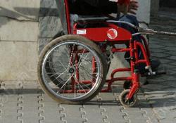 Инвалиду-участнику СВО выдали кресло-коляску через суд