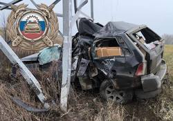 Молодой мужчина на ТагАЗе врезался в столб и попал в больницу