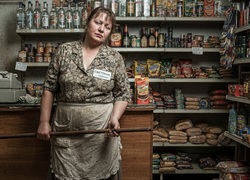 Пьяная продавщица разбила покупателю голову арматурой