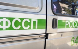 Горожанку, которая заливала соседей и не открывала дверь, отвезли в психбольницу