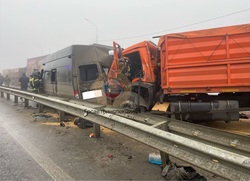 Столкнулись три КАМАЗа, автобус и две легковушки. Есть пострадавшие