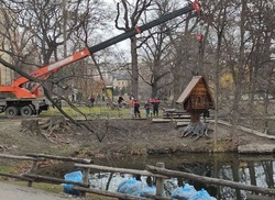 В горпарке сносят деревянные скульптуры