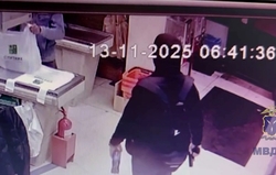 Горожанин с пистолетом разогнал очередь в магазине