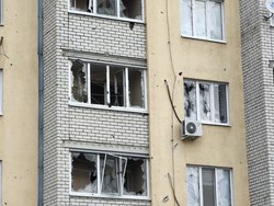 Атака БПЛА: пострадали 2 человека, повреждены дом и несколько машин