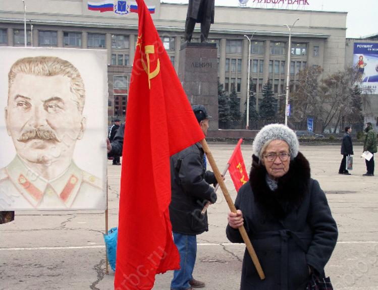 Времена. Утвержден флаг СССР, губернатор не исключил сноса театра оперы