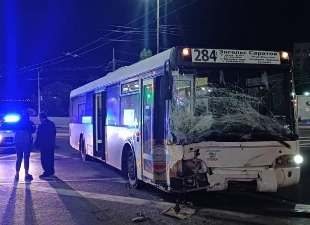 В аварии с автобусом на Славянской площади пострадали четверо
