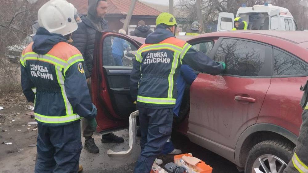 В аварии с тремя машинами пострадали мужчина и две женщины
