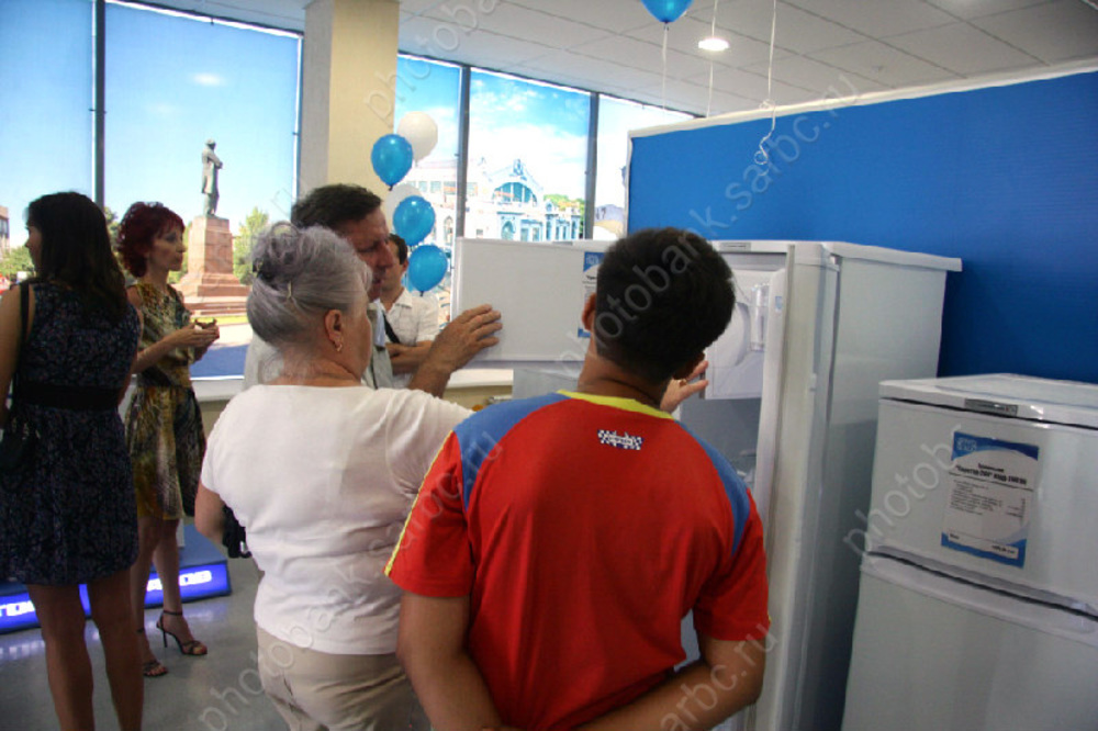 Времена. Упразднен СССР, в Саратове начали производить холодильники