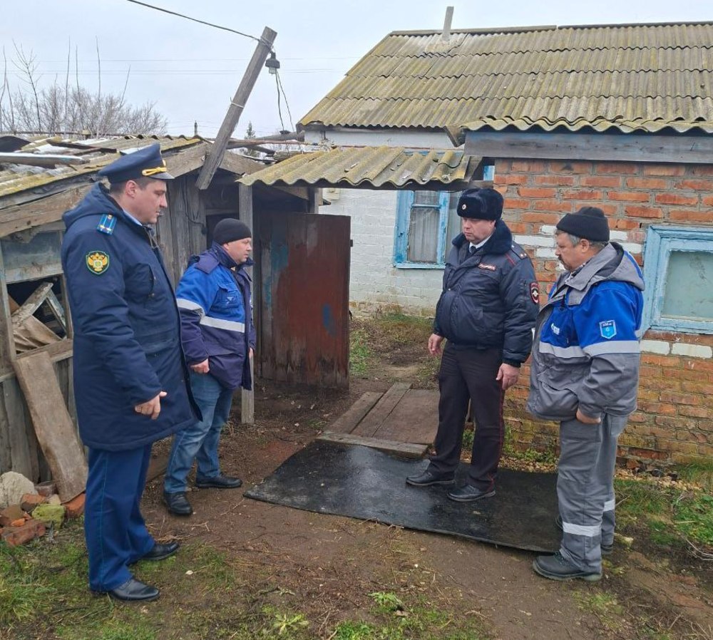 В частном доме от отравления погибли женщина и два её брата