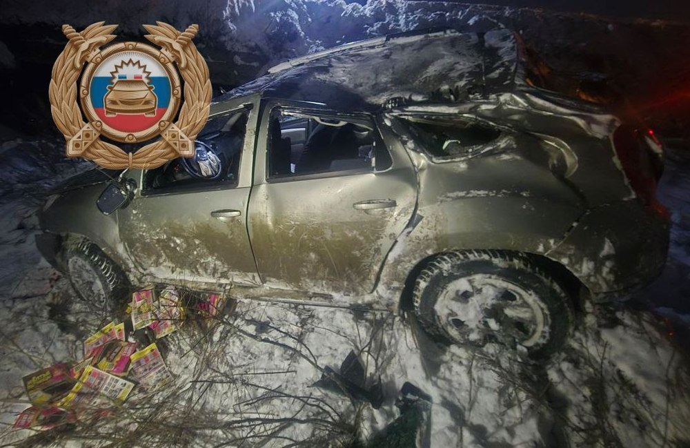 Скорая забрала двух женщин из опрокинувшегося 