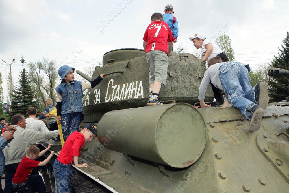 Времена. Снята блокада Ленинграда, в Саратове начали сбор денег на танк