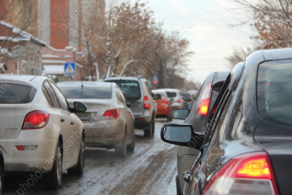 Город стоит в пробках третий день подряд