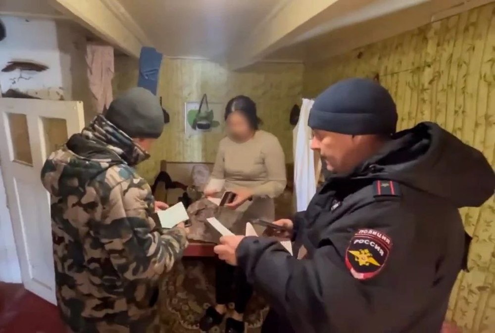 Двое сельчан незаконно помогали 14 узбекским нелегалам