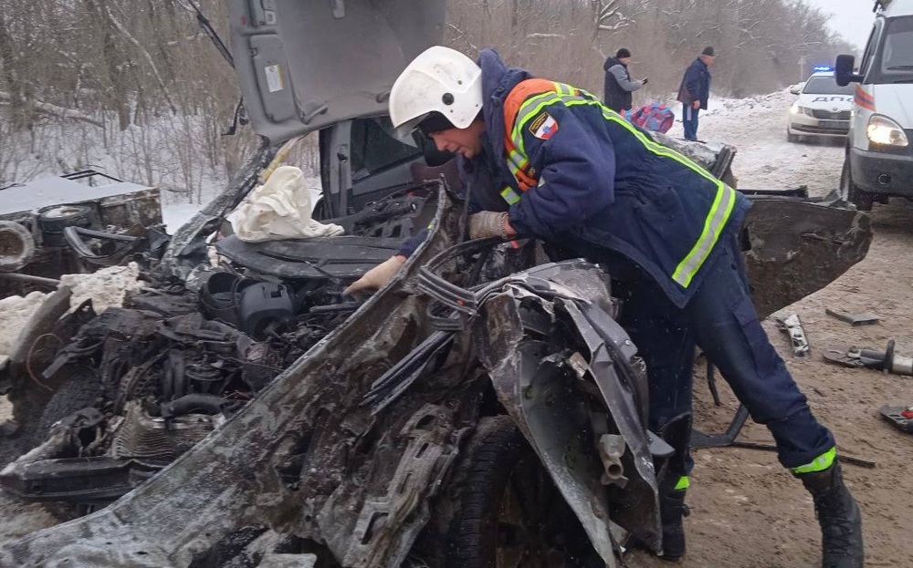 Трое человек разбились в ДТП с 