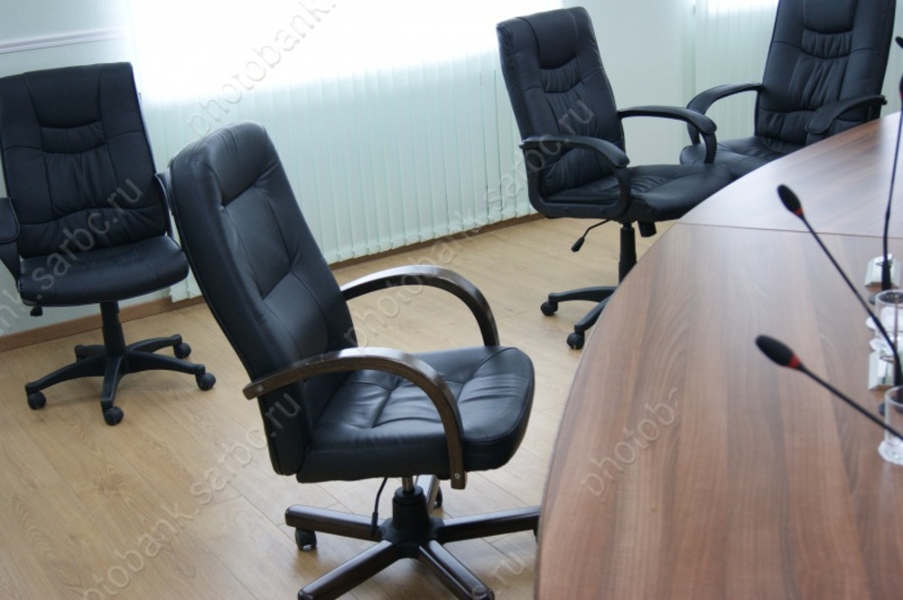 Губернатор обещает сократить число чиновников