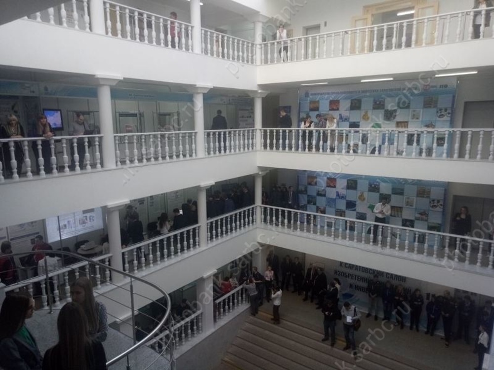 Времена. Арестована императорская семья, в Саратов эвакуирован Ленинградский университет