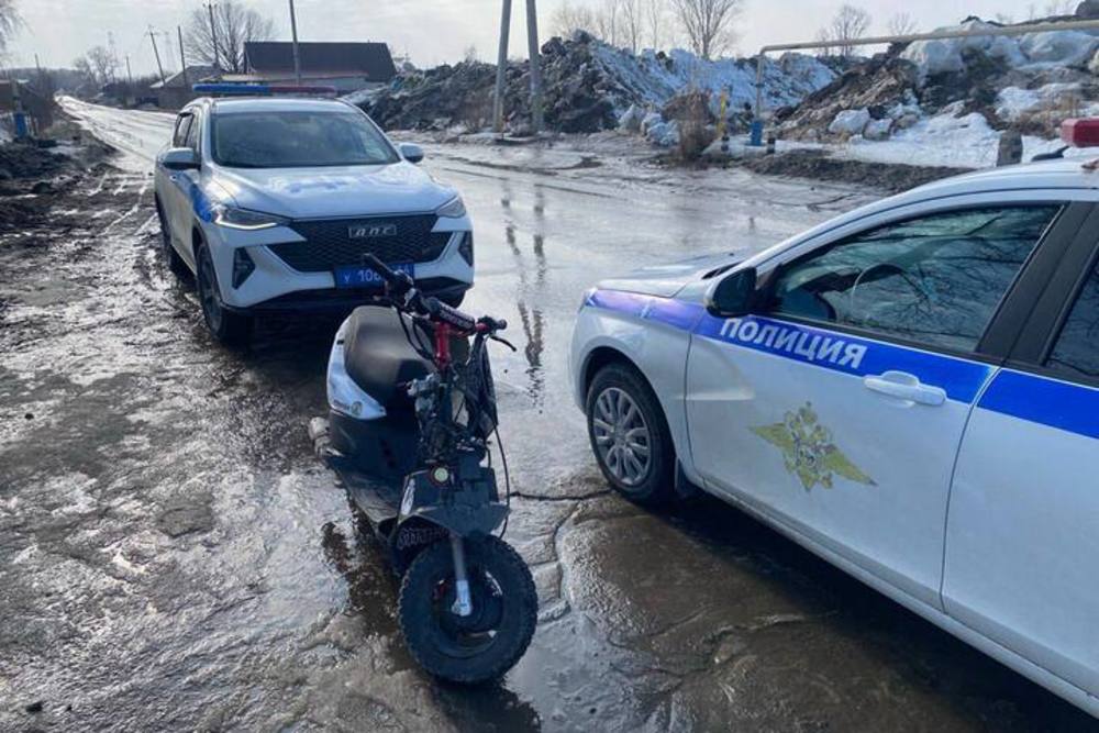 В Балакове остановили девятиклассника на мопеде без прав