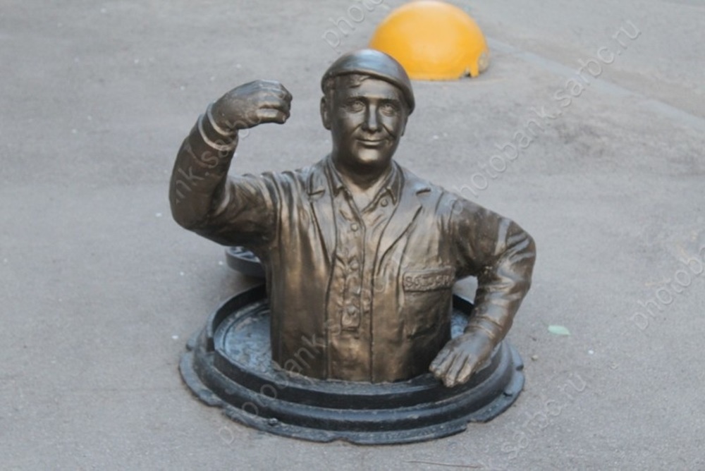 Времена. В Петербурге - рекордный салют, в Саратове открыт памятник работнику 