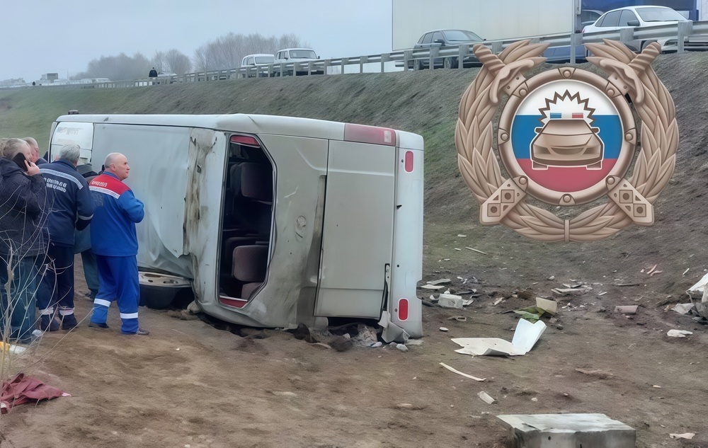 Водителю стало плохо за рулём, опрокинулся автобус с детьми