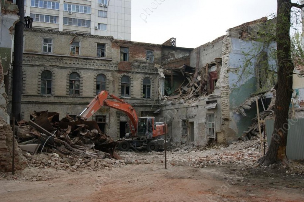 Времена. СССР вступил в ЮНЕСКО, в Саратове обрушилась часть Дома художника