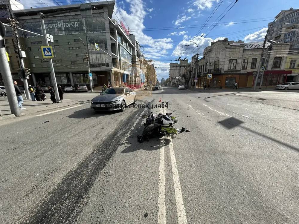 Мотоциклист попал в больницу после столкновения с 